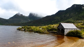 Lago y embarcadero junto a Cradle Mountain, Tasmania