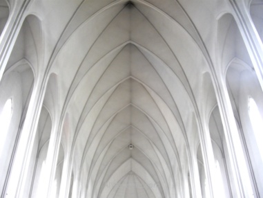 Interior de la iglesia Hallgrimskirkja. Desde luego, parece que esté entrando uno en el Cielo